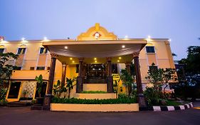 Bi Executive Hotel Mangga Dua  3*